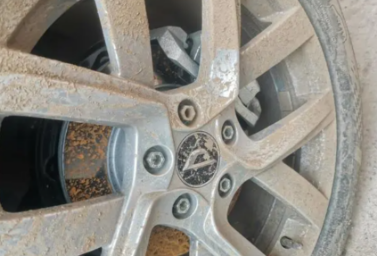 車輪轂里面圓盤生銹怎么辦？